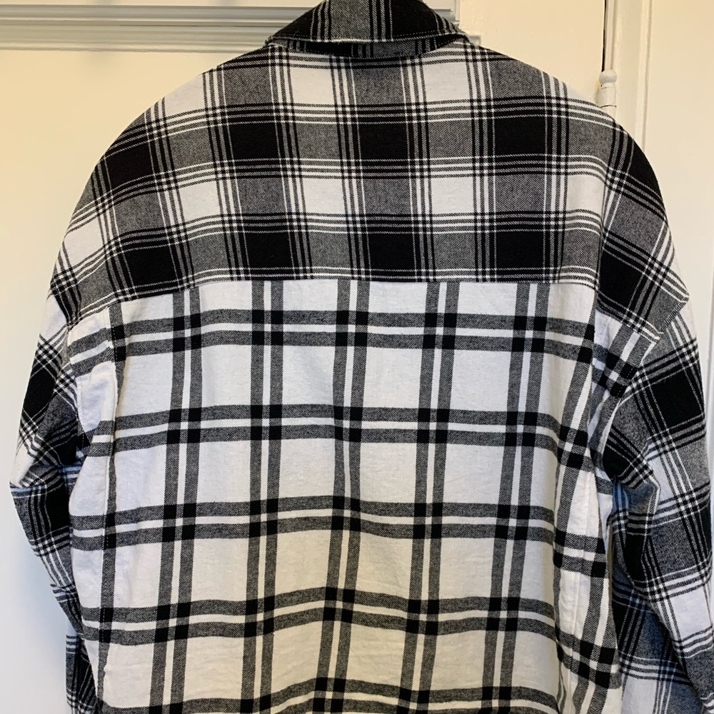 Cropped Plaid Shacket - Picture 3 of 5